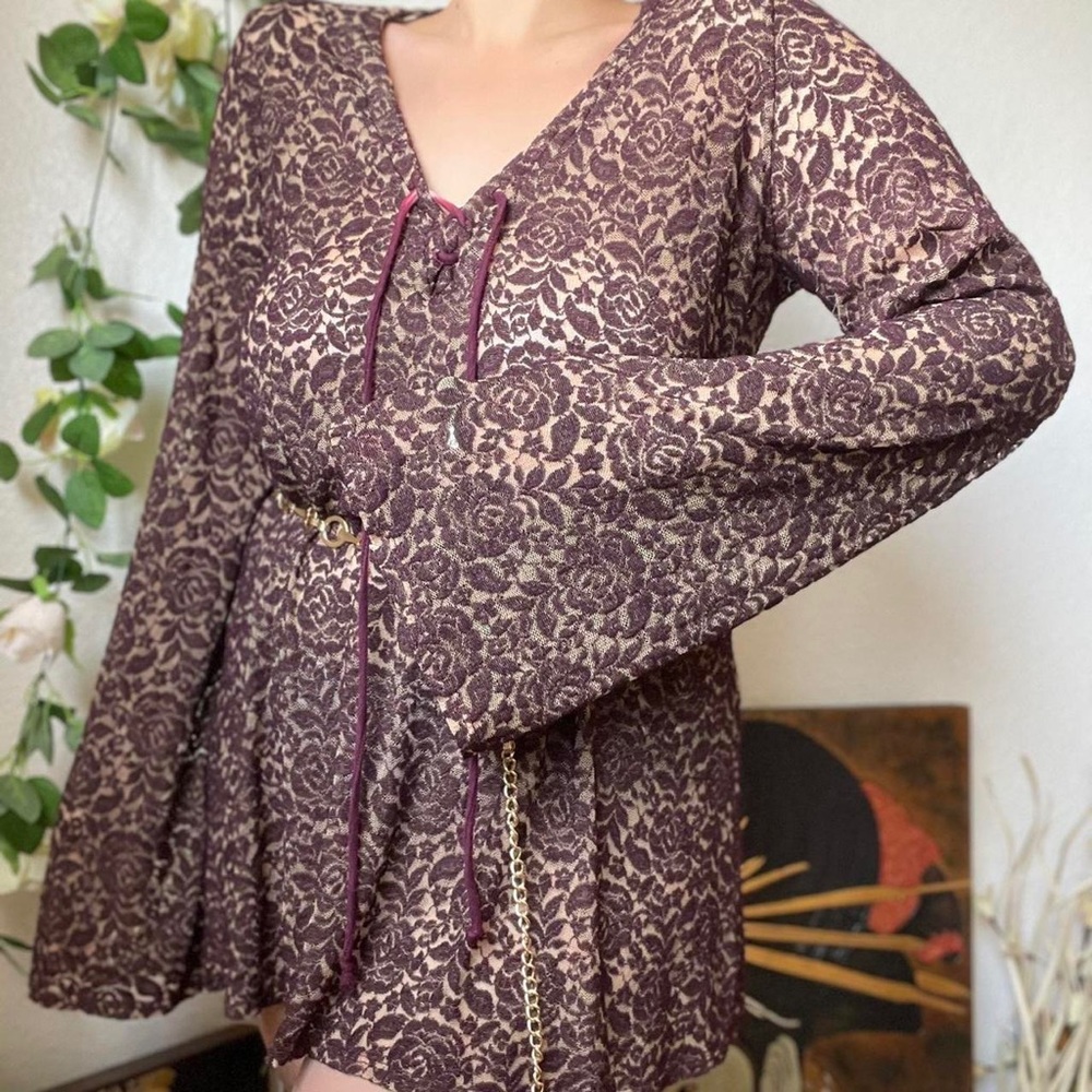 Bell sleeves lace tunic